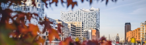 Blick auf die Elbphilharmonie in Hamburg in der Nähe des Forvis Mazars Standort
