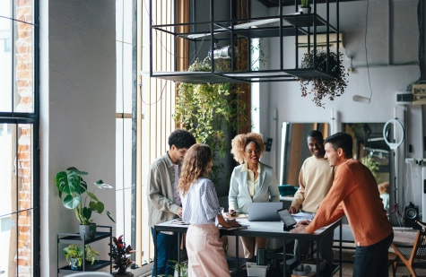 Les acteurs de la protection sociale et de la retraite jouent un rôle central dans la cohésion sociale et la solidarité nationale. Confrontés à des réformes structurelles, à la digitalisation des services et à une exigence accrue de performance et de transparence, ils doivent adapter leurs modèles pour continuer à remplir leurs missions dans un cadre budgétaire et réglementaire contraint. Chez Forvis Mazars, nous mobilisons notre expertise historique du secteur public pour accompagner cette transformation en profondeur.