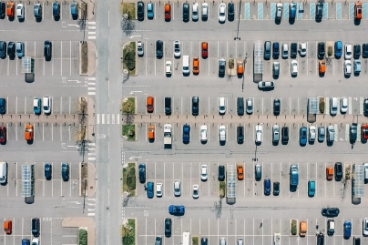 Aerial view of a car dealership lot full of vehicles, illustrating Forvis Mazars' M&A advisory role in the sale of Auto Kunz AG to Gross Garage Group.