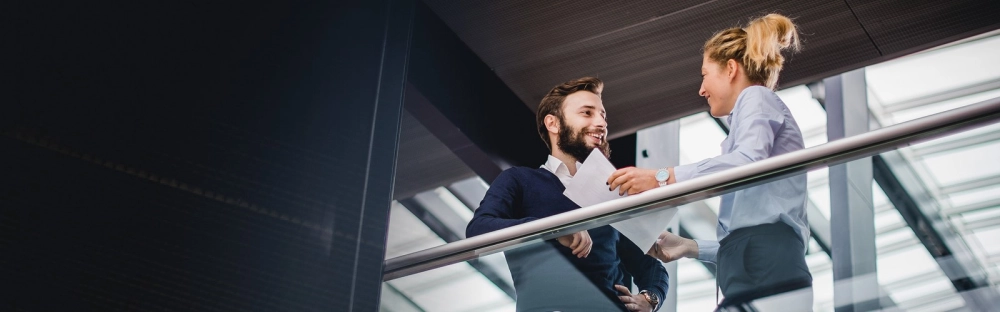 1e2f0622323e-man-and-women-talking_header.jpg.webp 1e2f0622323e-man-and-women-talking_header.jpg.webp