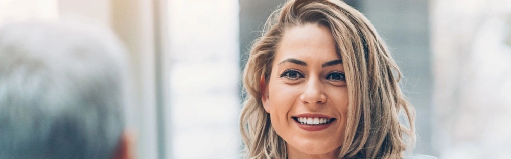 f261d4a2a025-blonde-business-women-smiling_header.jpg.webp f261d4a2a025-blonde-business-women-smiling_header.jpg.webp