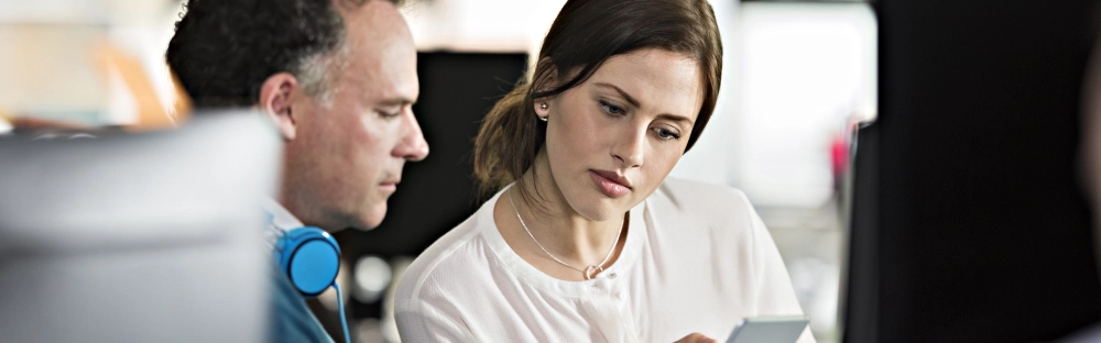 e61da7a646bc-Man_Woman-Looking.jpg.webp e61da7a646bc-Man_Woman-Looking.jpg.webp