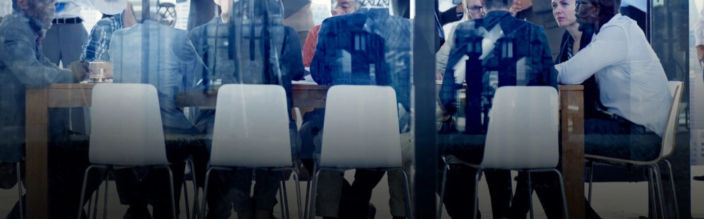 9770c53069ed-Large-meeting-crowd-people-modern-office-header-1600x700.jpg.webp 9770c53069ed-Large-meeting-crowd-people-modern-office-header-1600x700.jpg.webp