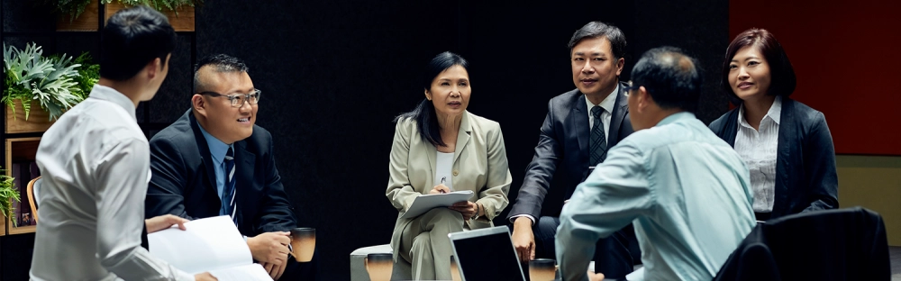 a6022e817747-Banner-Business-people-discussing-during-meeting.png.webp a6022e817747-Banner-Business-people-discussing-during-meeting.png.webp