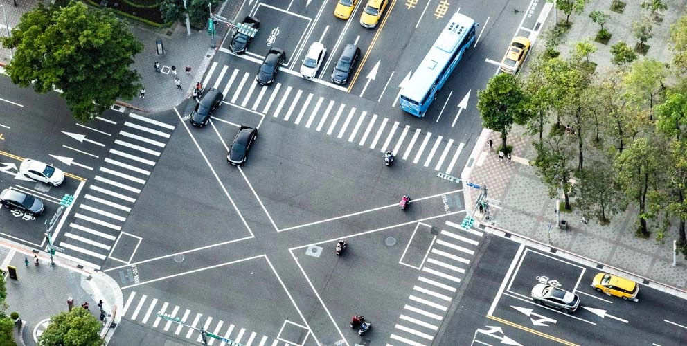 Bundling in the city: integrating urban transport services