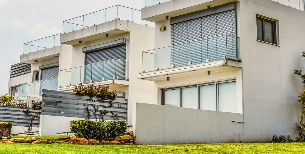 Einlagen von Grundstücken in die eigene Körperschaft