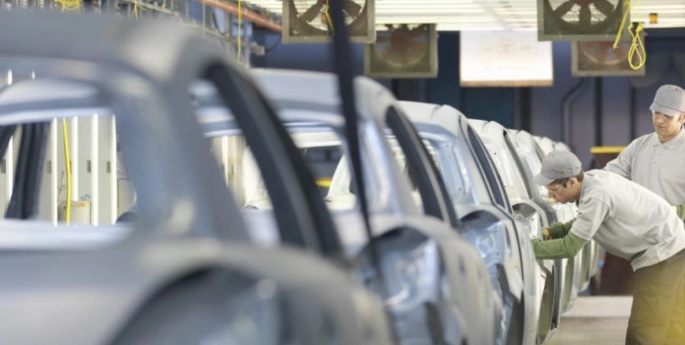The automotive industry at the tipping-point: sustainable, intelligent, and user-centric mobility at a cost The automotive industry at the tipping-point: sustainable, intelligent, and user-centric mobility at a cost