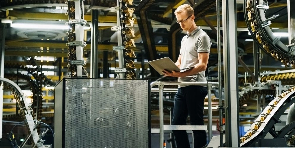 Human intelligence augmented by AI: replacement concerns, the future of work, and digital-savvy employees Human intelligence augmented by AI: replacement concerns, the future of work, and digital-savvy employees