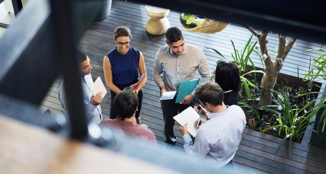 Header groupe de personnes matinale evenement