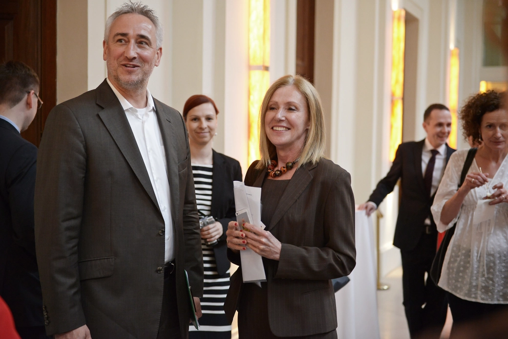 27-5-2014 Business woman 3