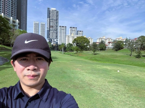 曽根さん写真② Golf.jpg