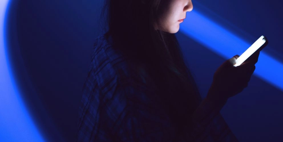 Woman reading a guide to Agentic AI