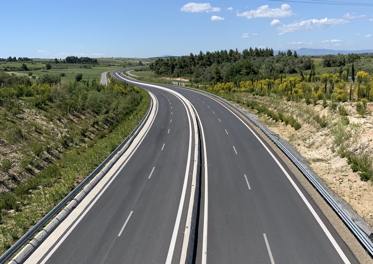 Racing on a seamless road network - Forvis Mazars
